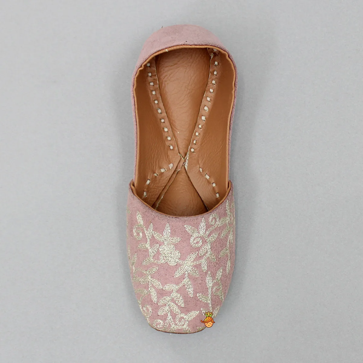Floral And Leaf Zari Embroidered Peach Jutti