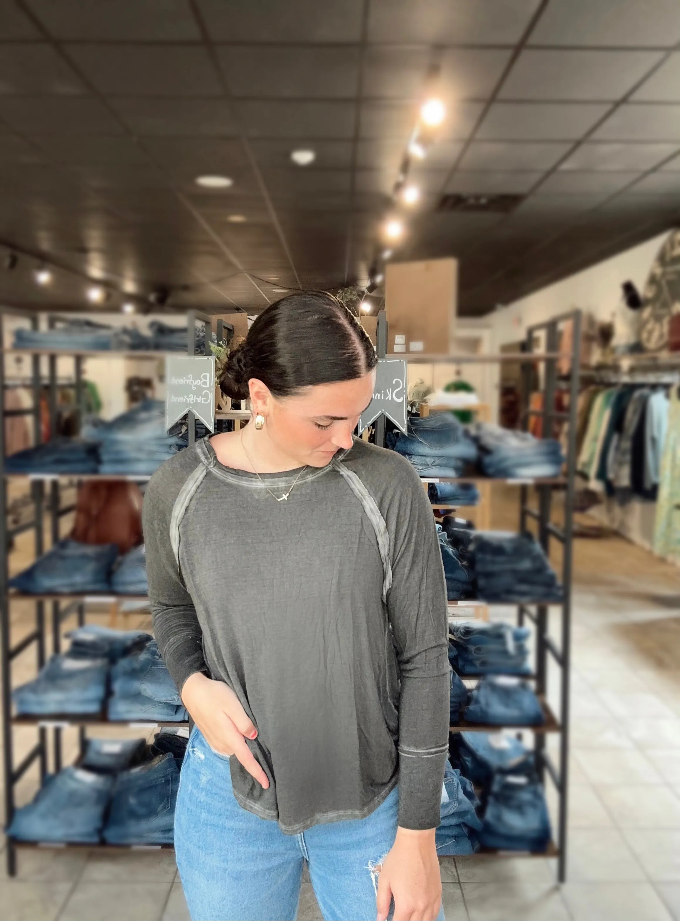 Trendy And Traditional Ash Black Thumb Hole Sleeve Top (Size Large)